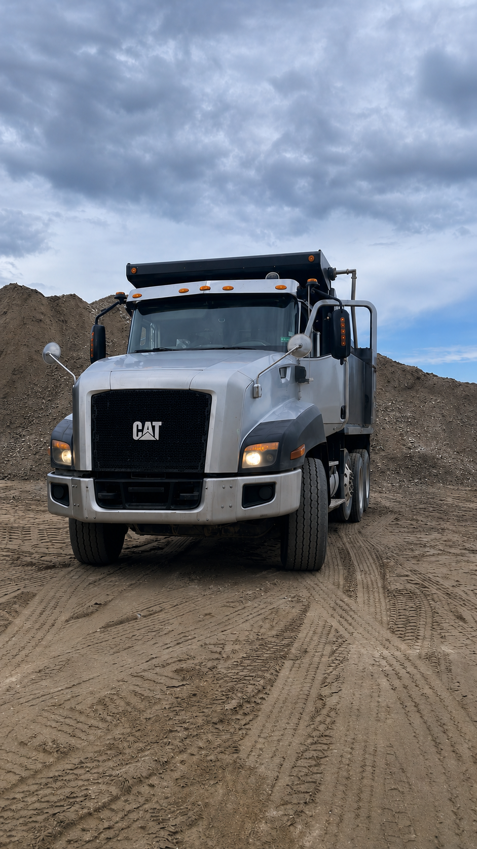2013 Caterpillar CT660 Dump Truck - image 1