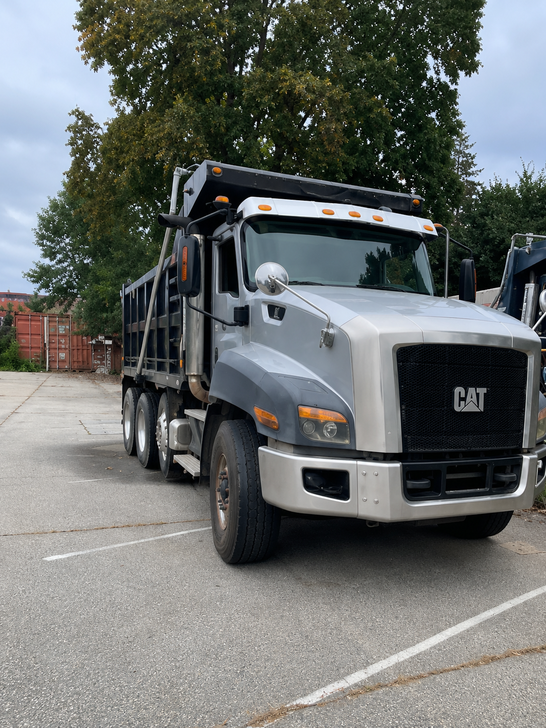 2013 Caterpillar CT660 Dump Truck - image 2