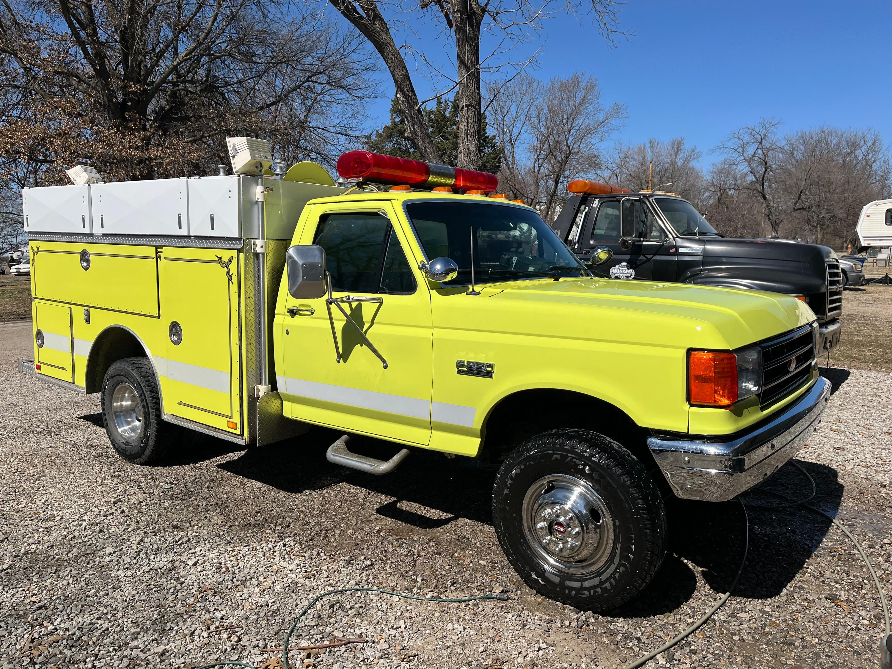 1988 Ford F350 Rescue - image 2