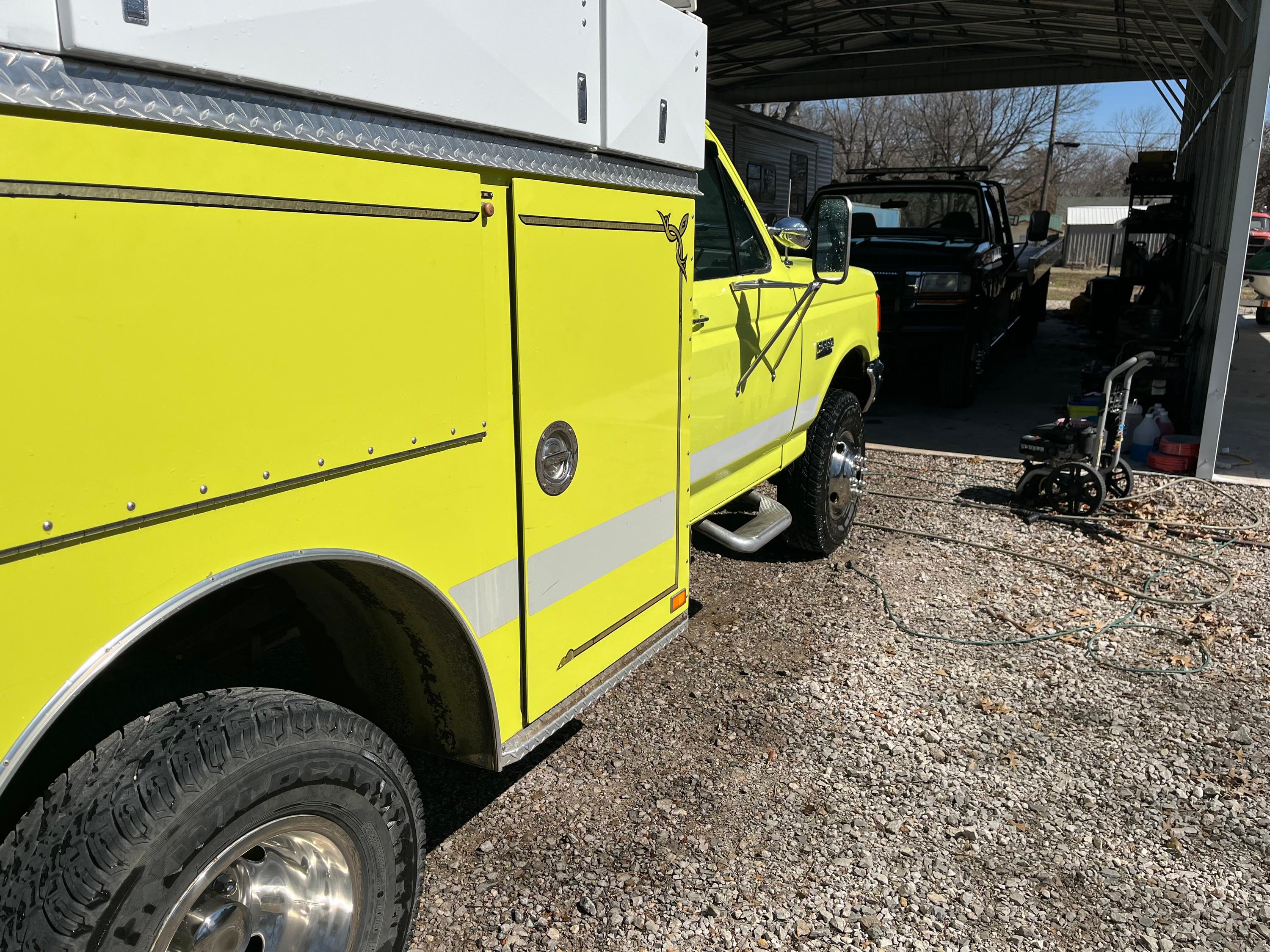 1988 Ford F350 Rescue - image 3
