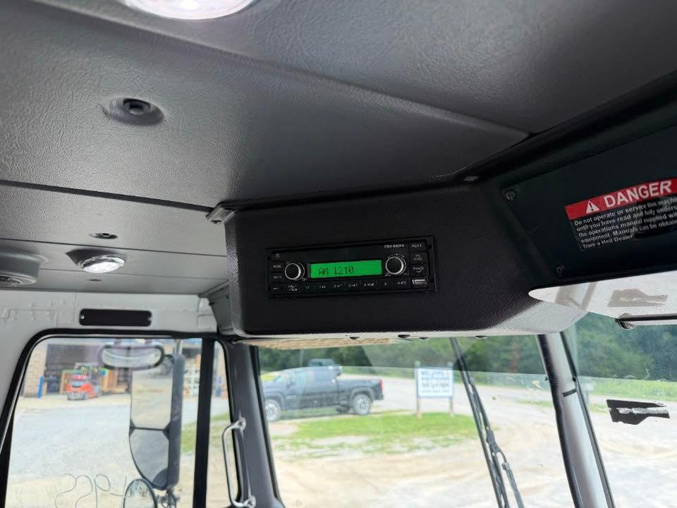 2019 Autocar Heil Automated Side Loader - image 4