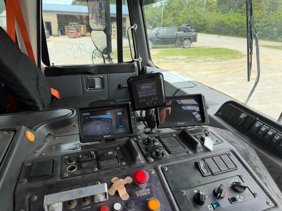 2019 Autocar Heil Automated Side Loader - image 3