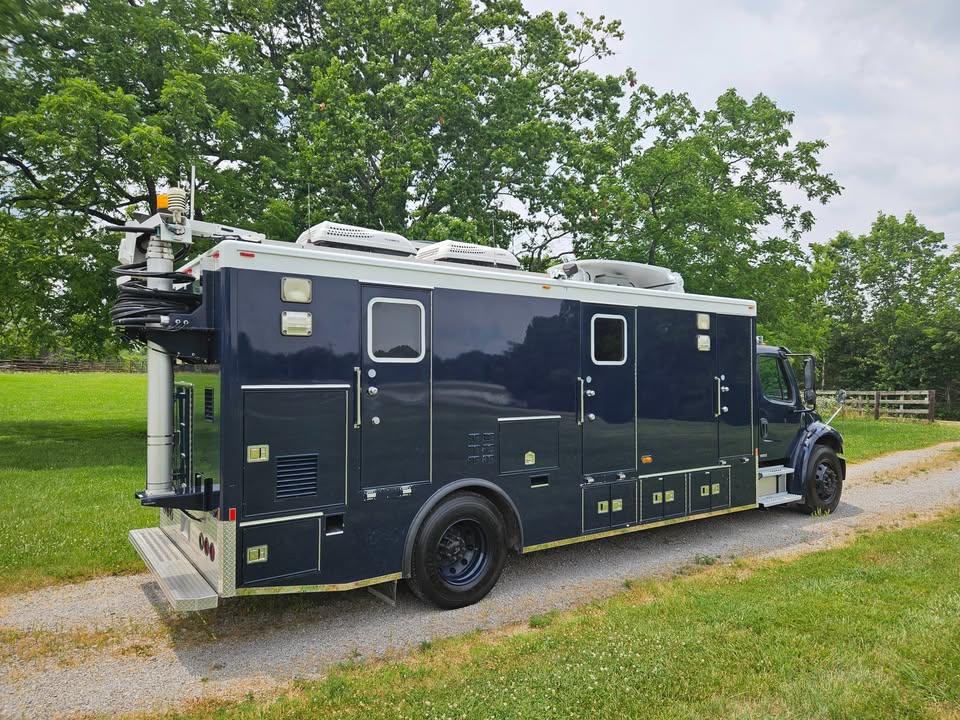 2007 Freightliner M2 Mobile Command - image 5