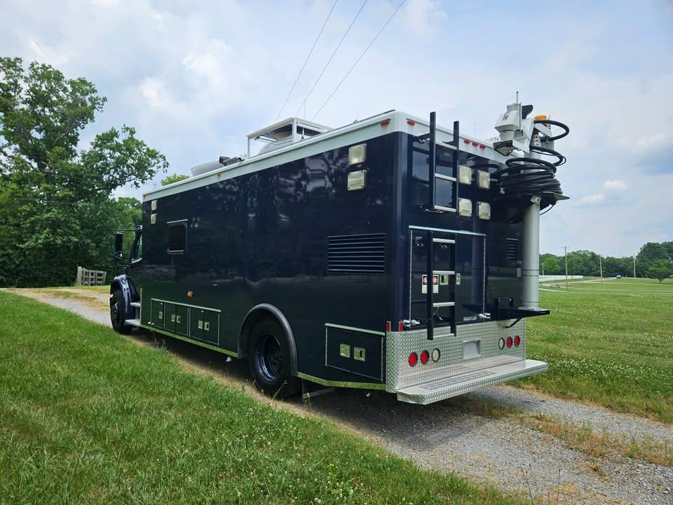 2007 Freightliner M2 Mobile Command - image 3