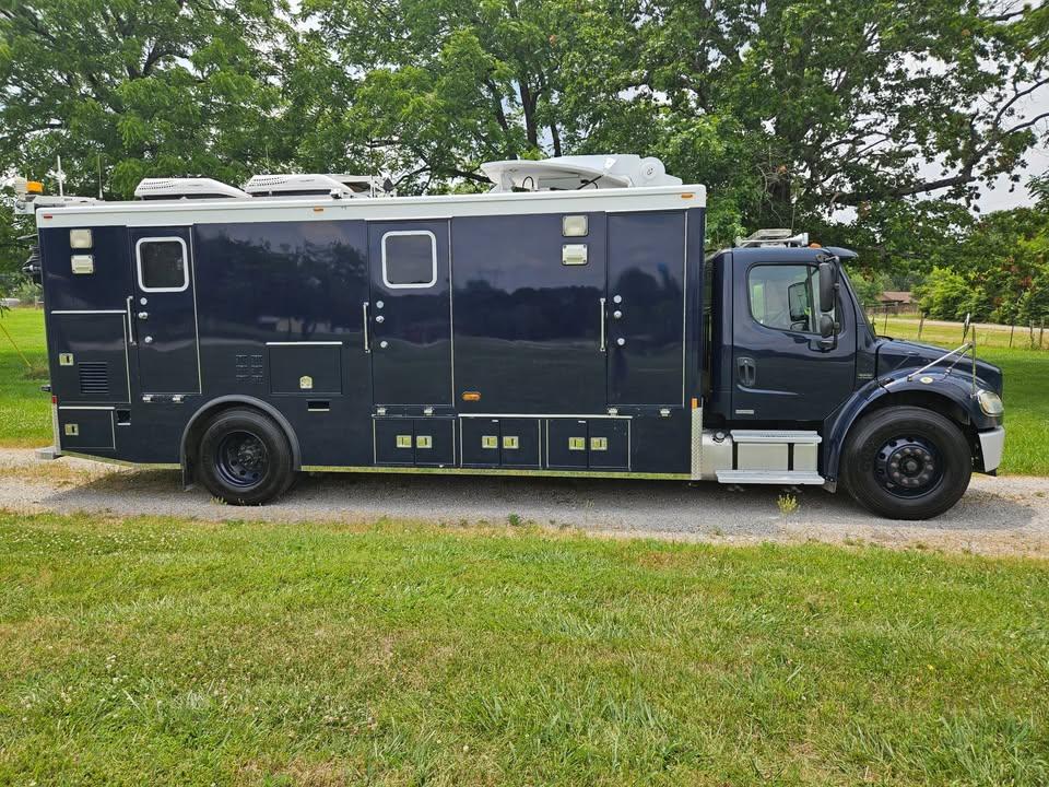 2007 Freightliner M2 Mobile Command - image 6