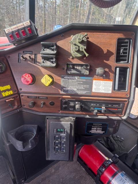 2007 Freightliner Tanker - image 6