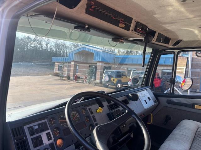 1998 Freightliner Tanker - image 13