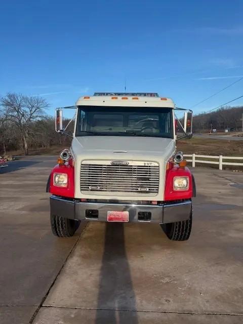 1998 Freightliner Tanker - image 2
