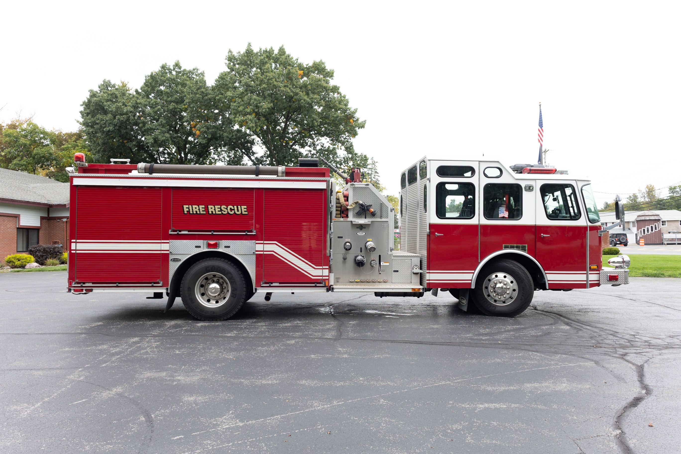 2008 E-One Typhoon Pumper - image 7