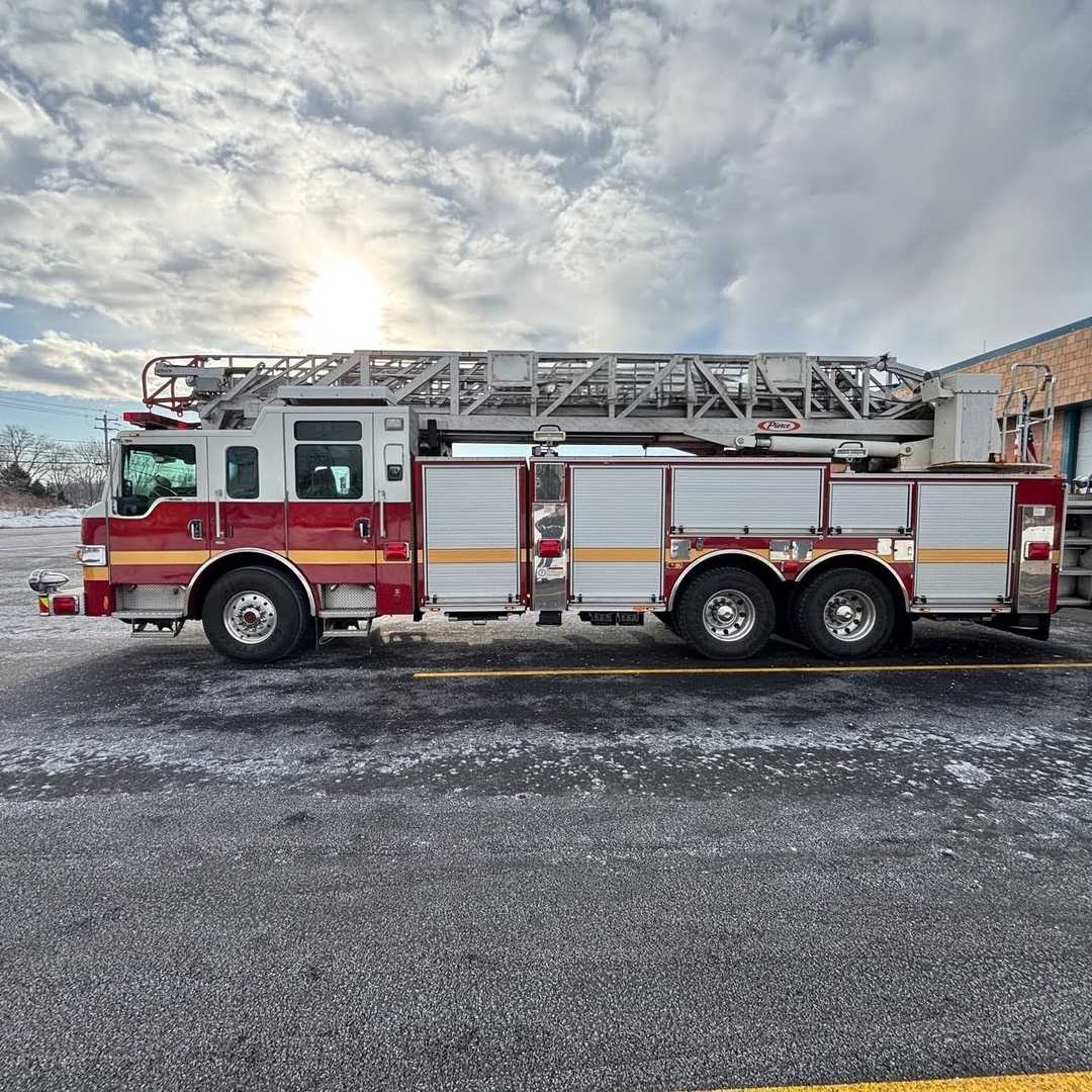 2008 Pierce Velocity 100' Aerial