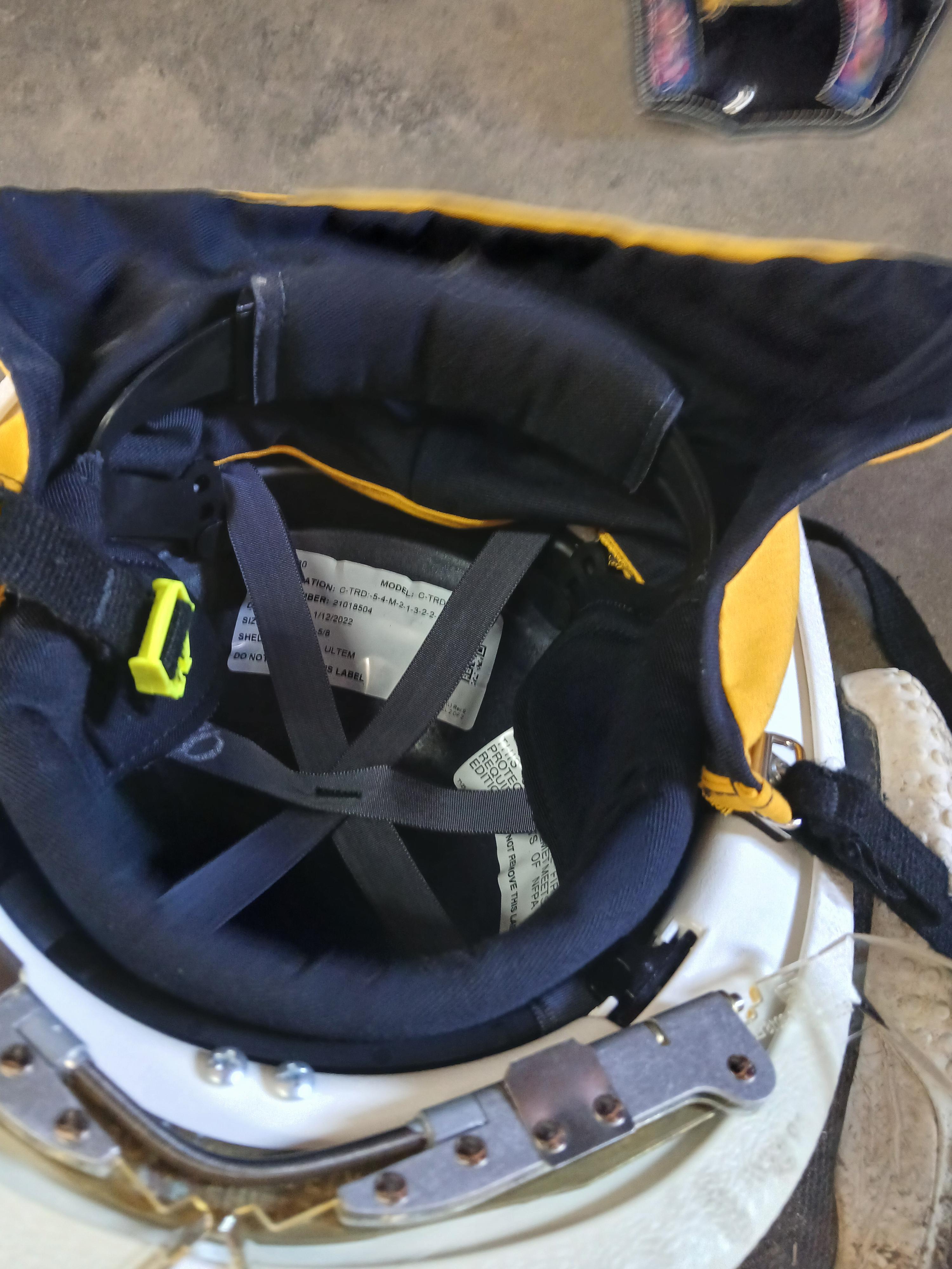 New MSA Cairs 880 Chicago white fire helmet with reflector damage minor never been used . Comes with safety safety shield included - image 6