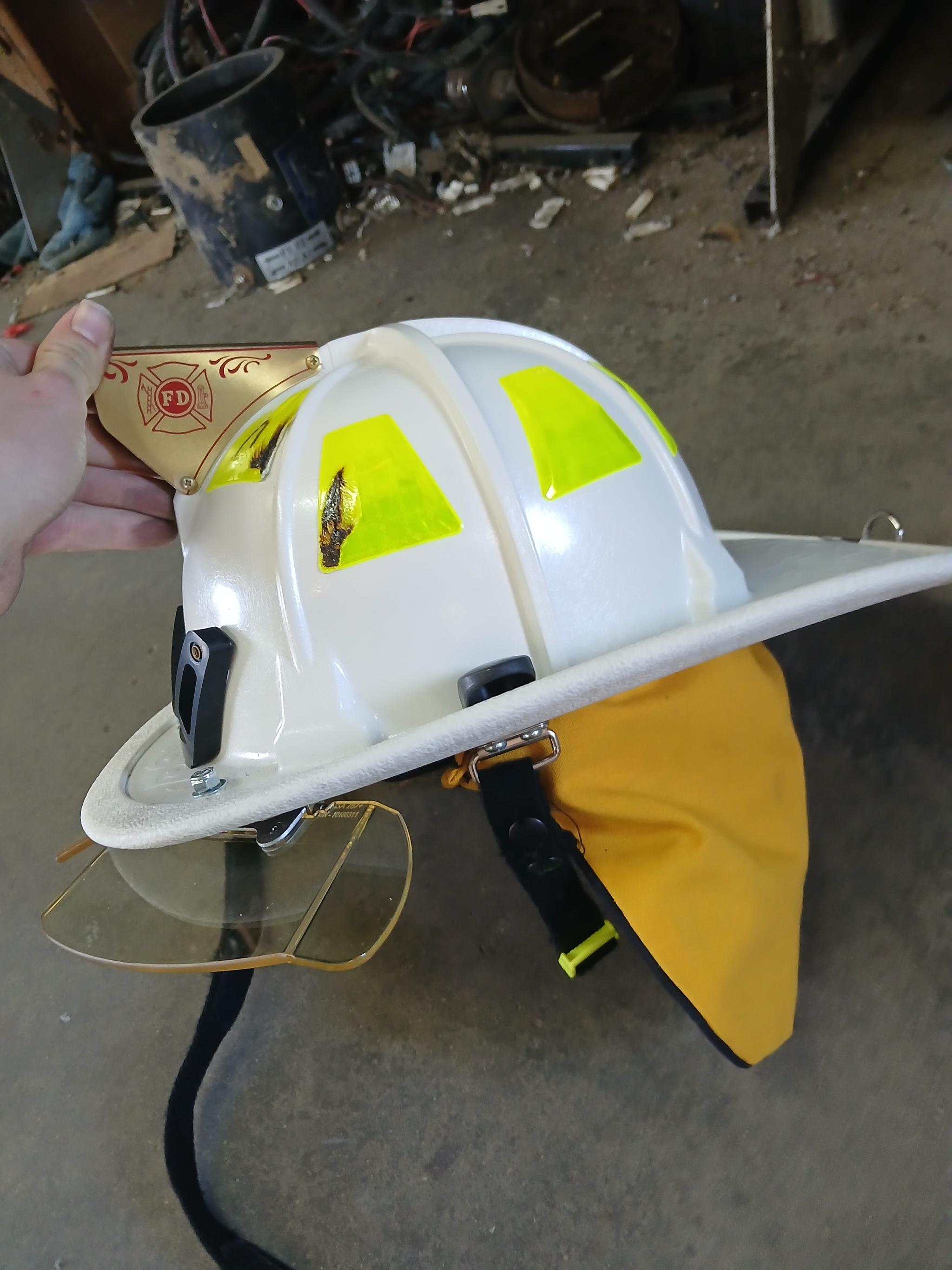 New MSA Cairs 880 Chicago white fire helmet with reflector damage minor never been used . Comes with safety safety shield included - image 4