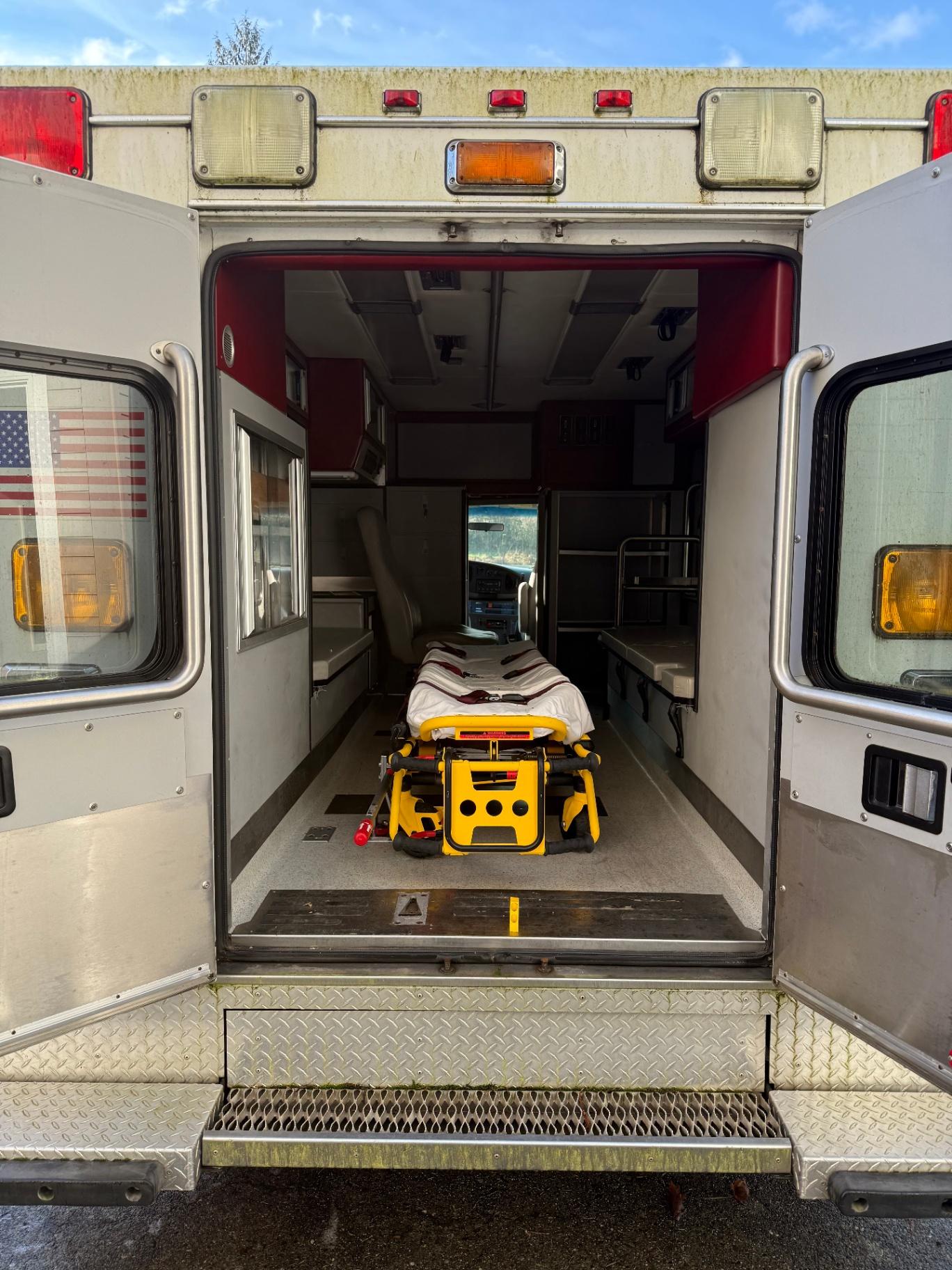 1998 Road Rescue Ford Type I Ambulance - image 9