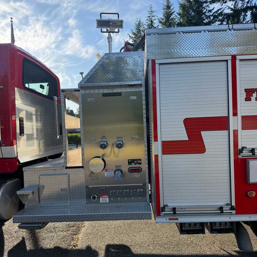 2014 Crimson International 4x4 Pumper — photo 7