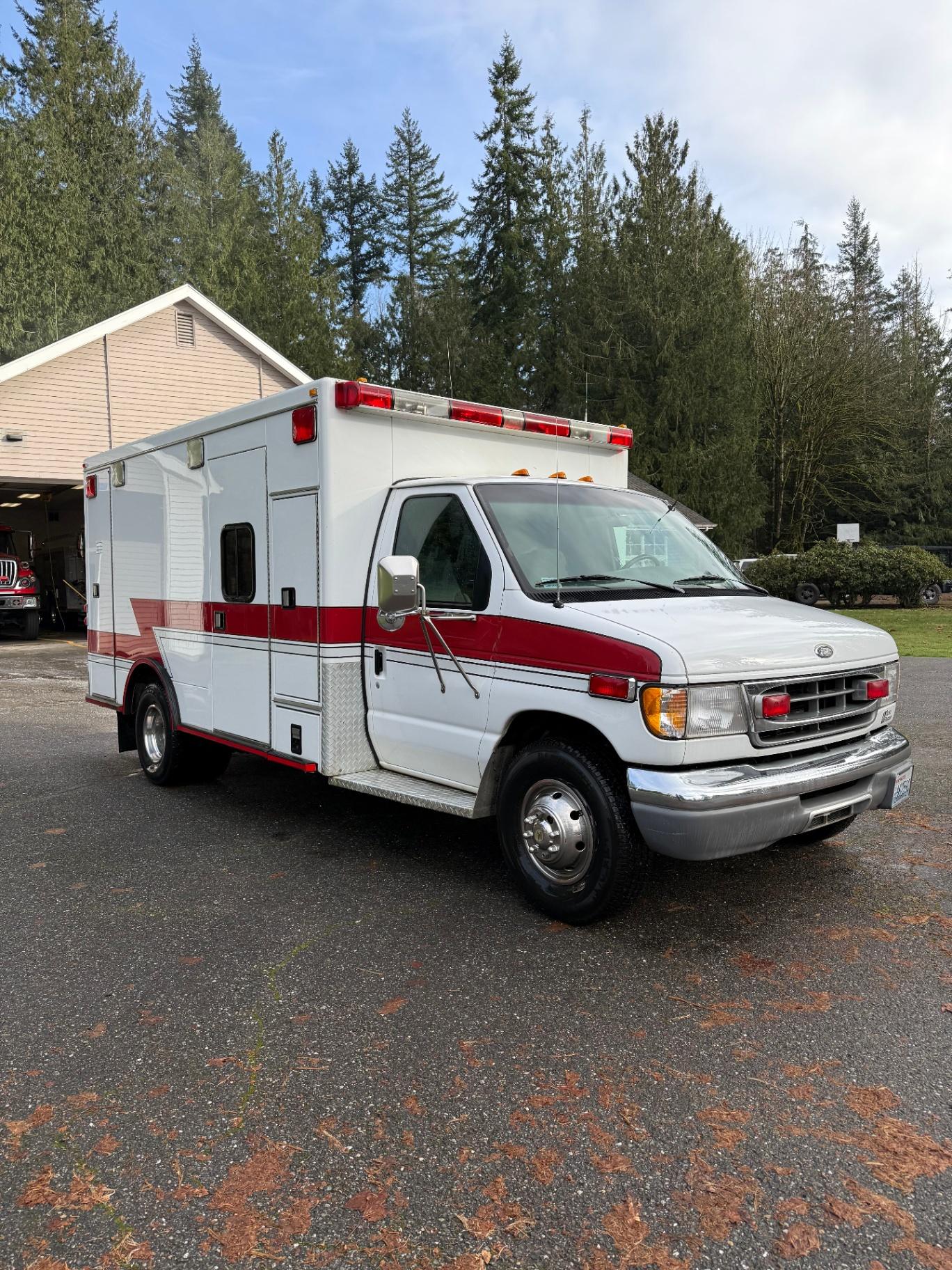 1998 Road Rescue Ford Type I Ambulance - image 1
