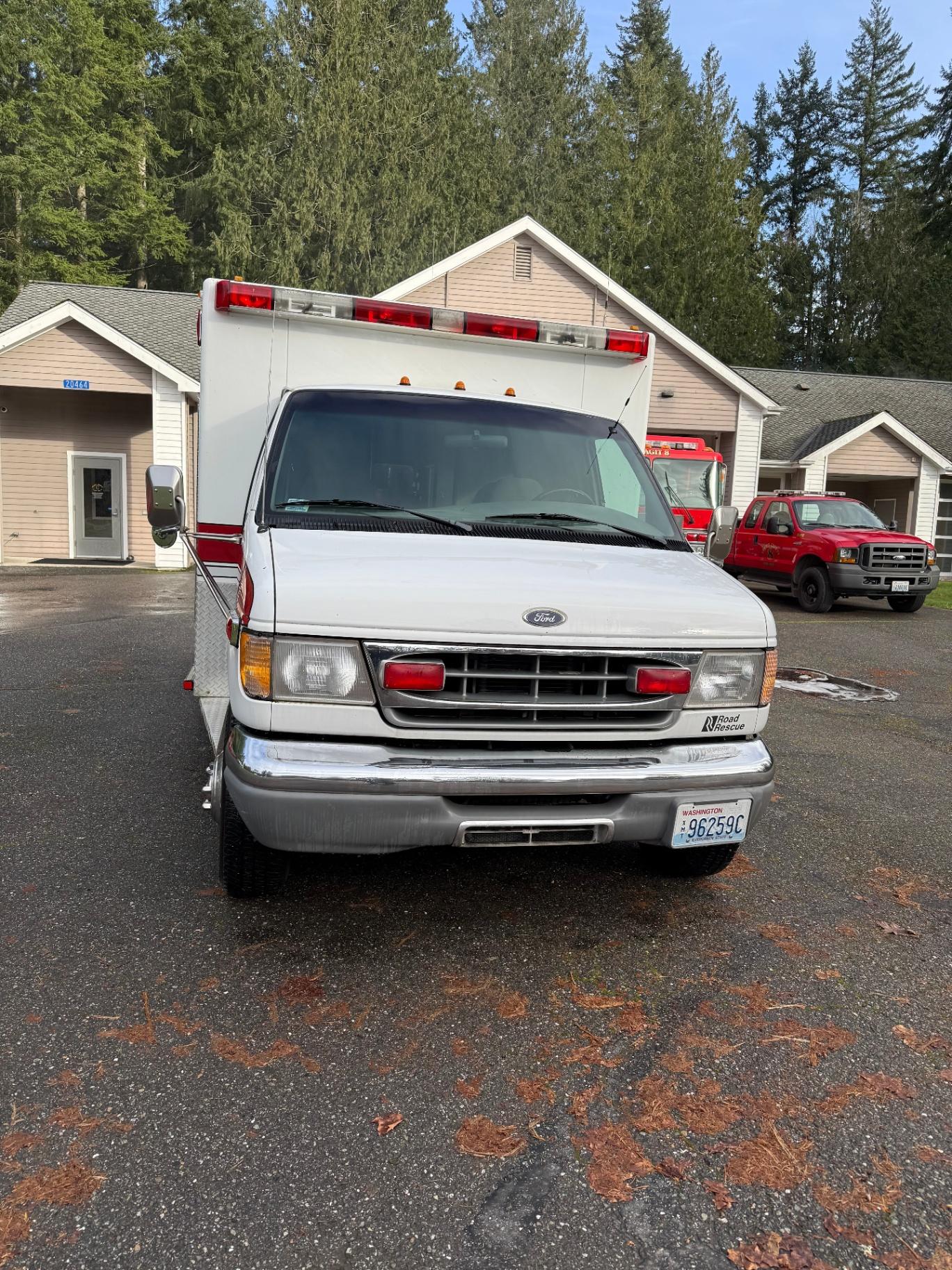 1998 Road Rescue Ford Type I Ambulance - image 4