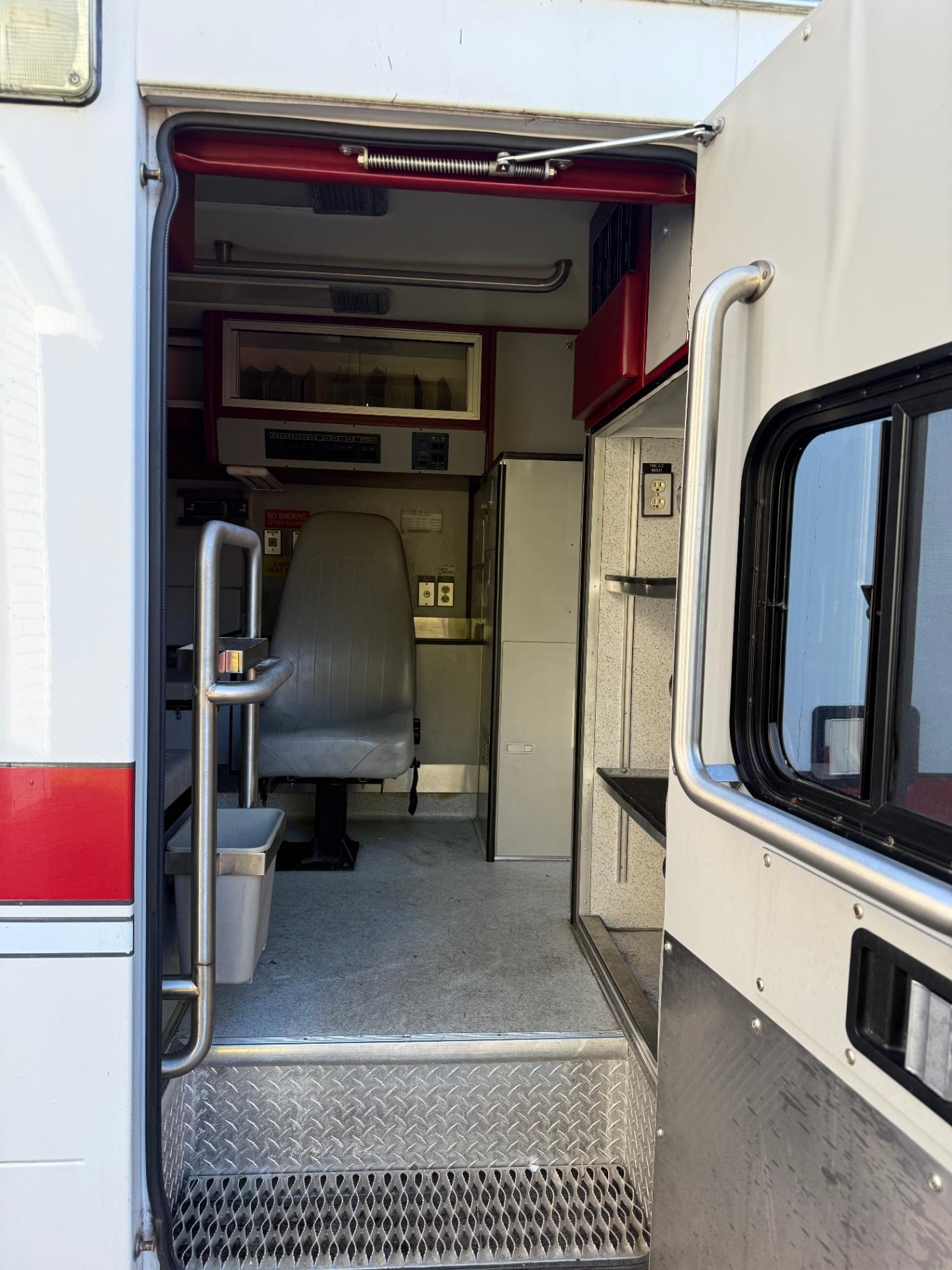 1998 Road Rescue Ford Type I Ambulance - image 12