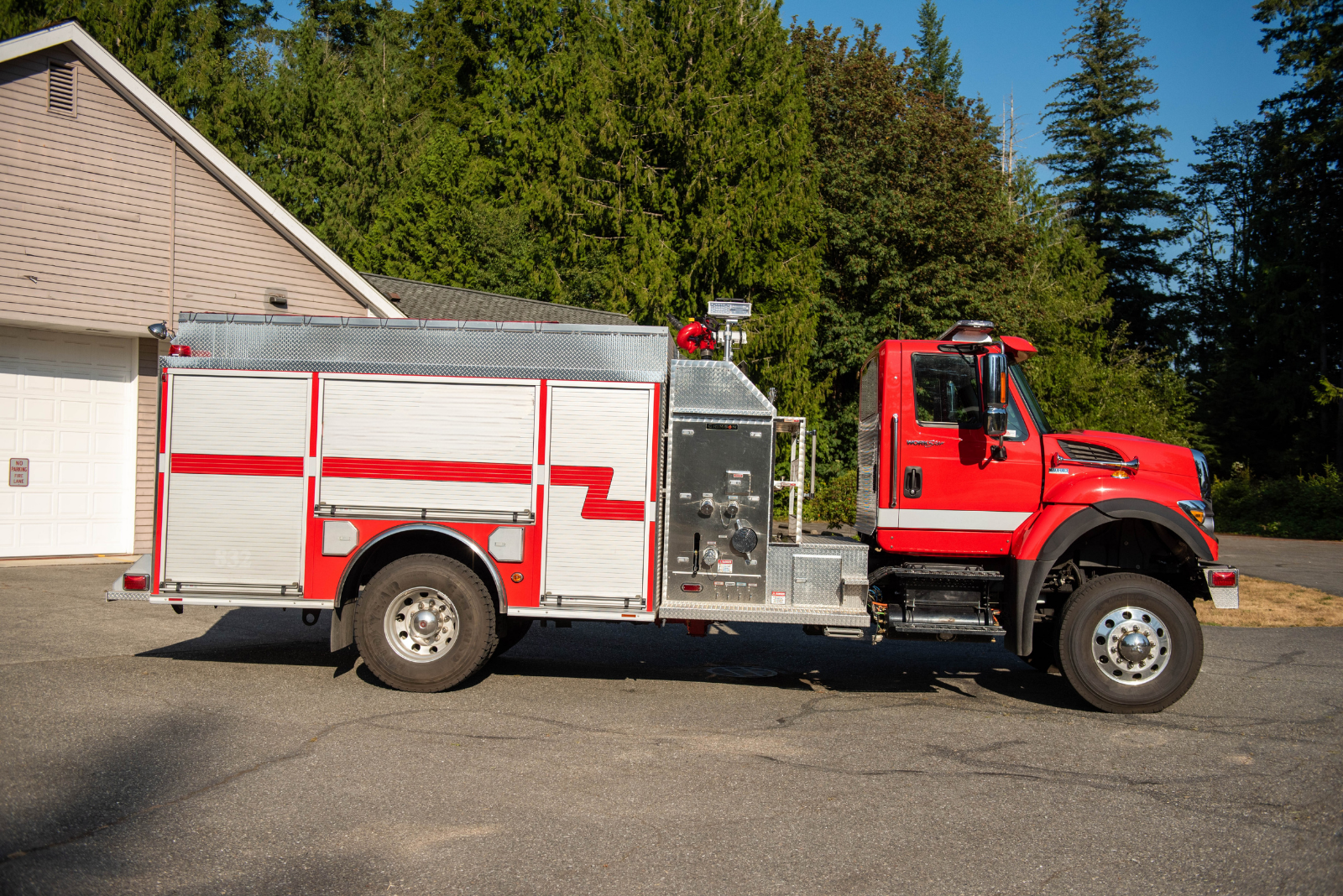2014 Crimson International 4x4 Pumper - image 7