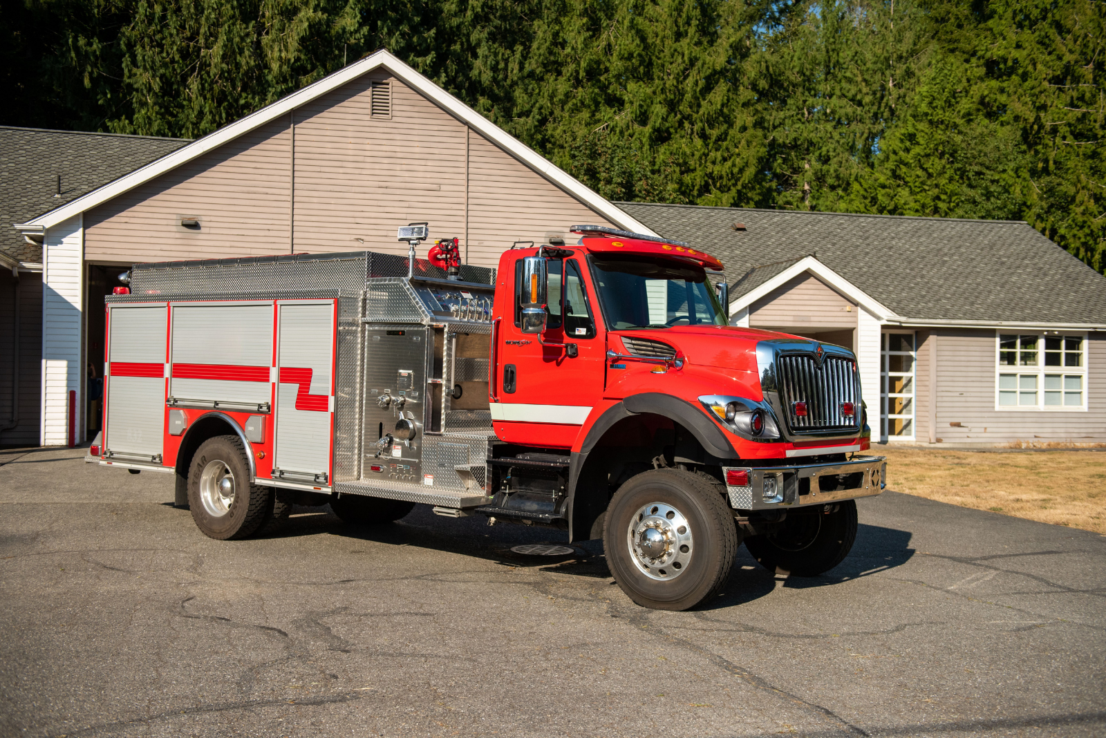 2014 Crimson International 4x4 Pumper - image 3