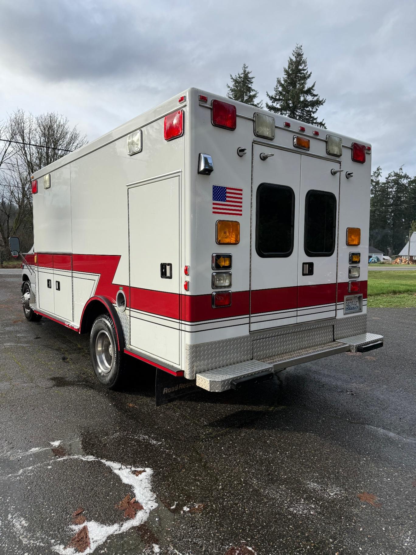 1998 Road Rescue Ford Type I Ambulance - image 7