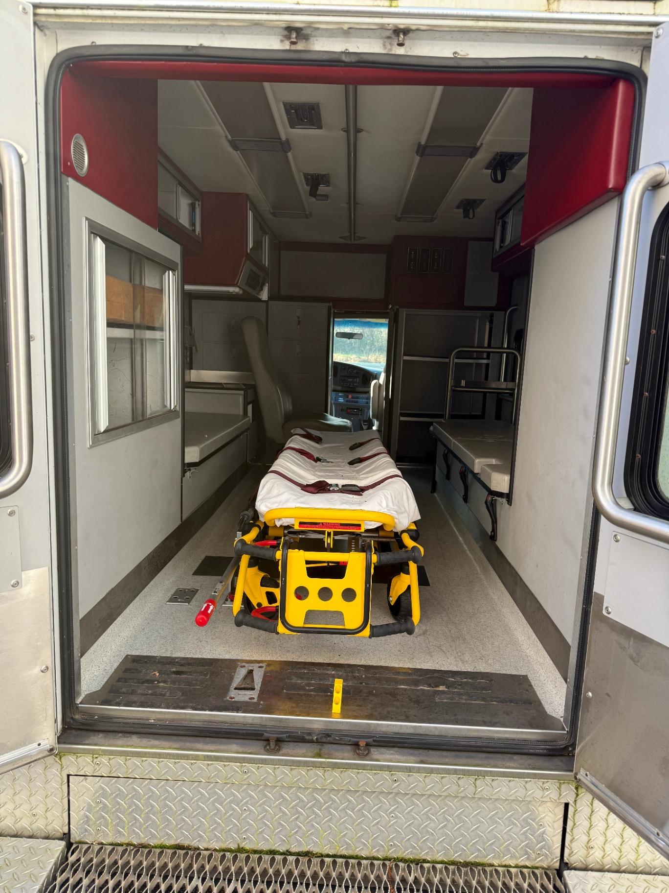 1998 Road Rescue Ford Type I Ambulance - image 10