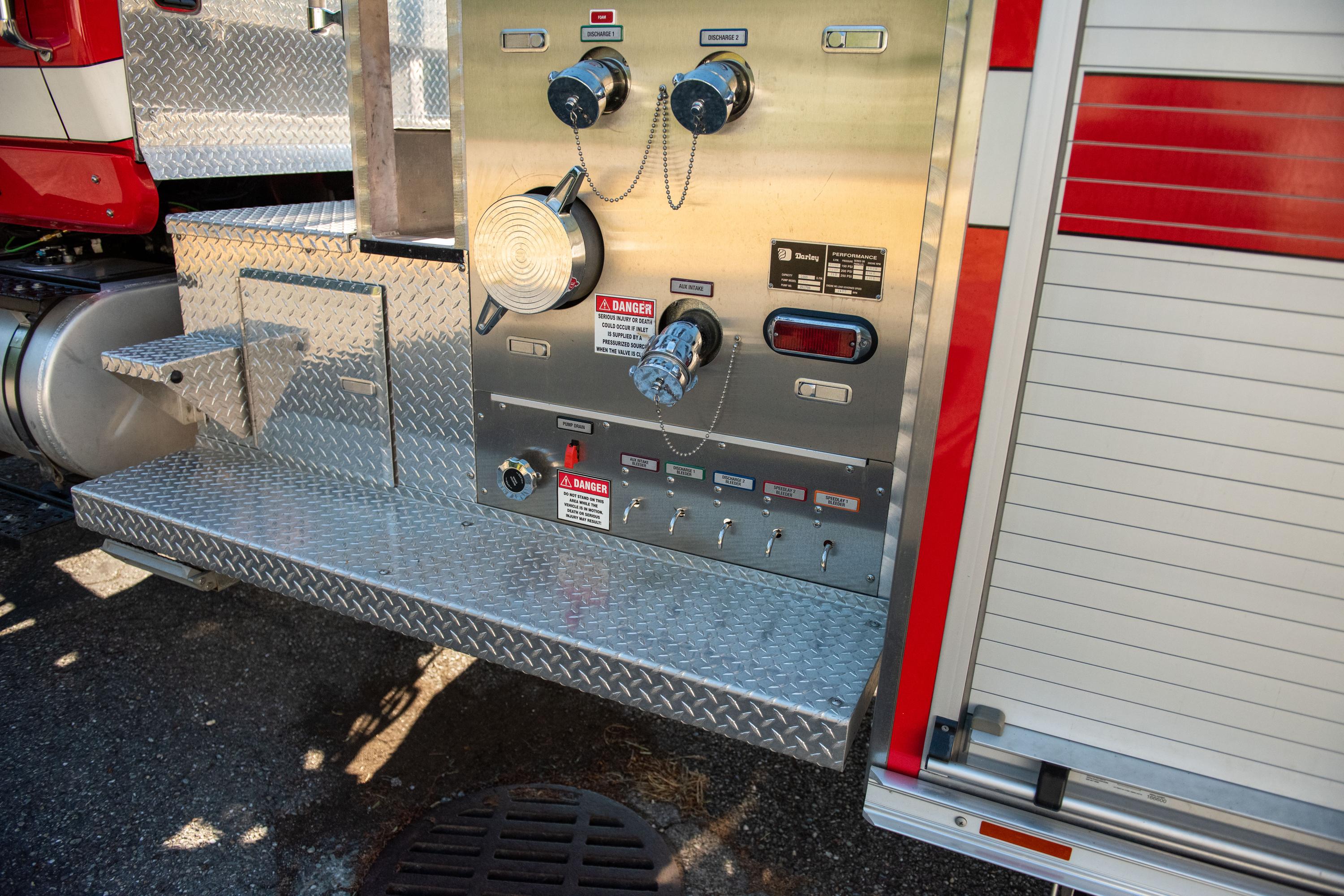 2014 Crimson International 4x4 Pumper - image 64
