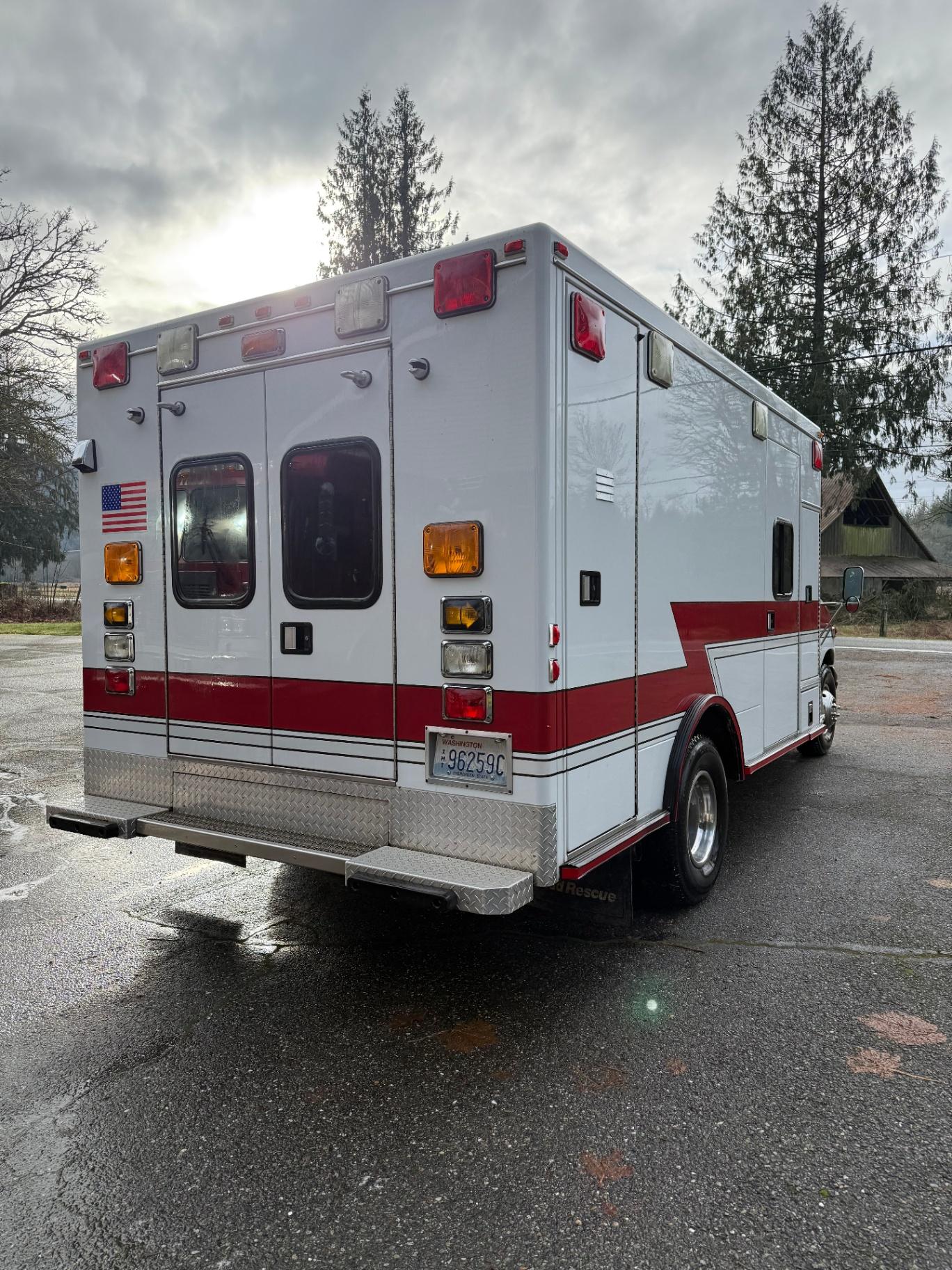 1998 Road Rescue Ford Type I Ambulance - image 6