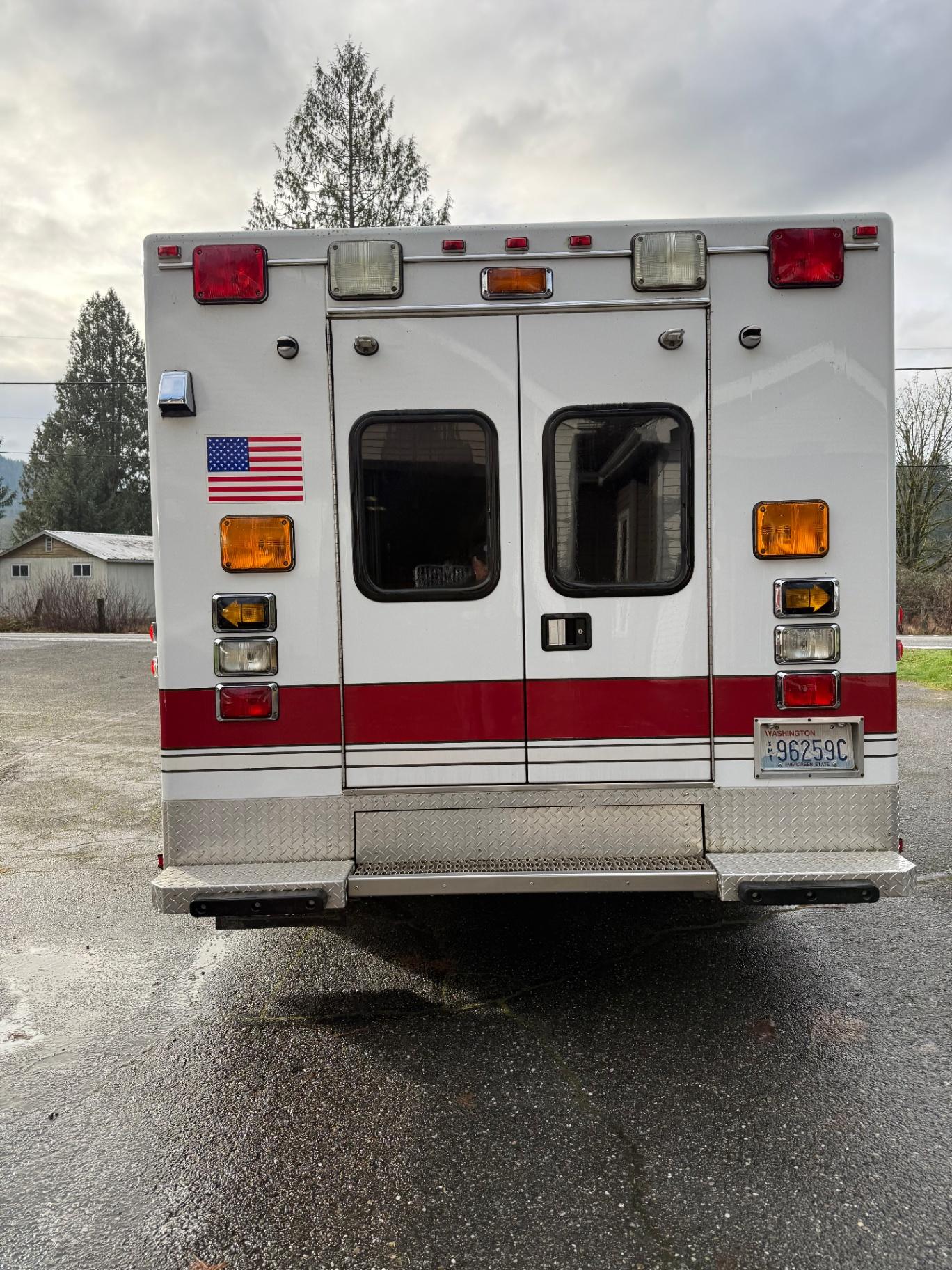 1998 Road Rescue Ford Type I Ambulance - image 8