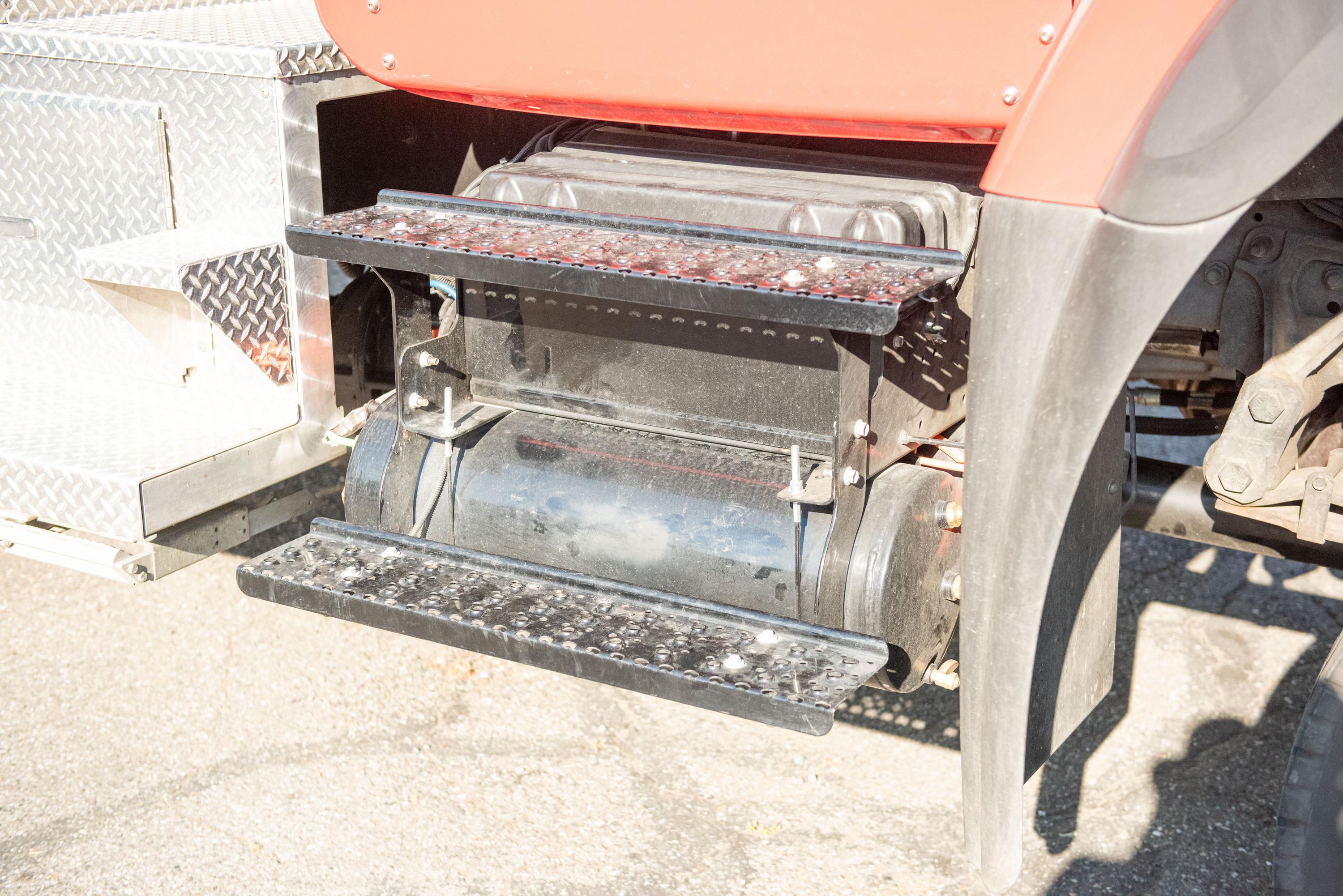 2014 Crimson International 4x4 Pumper - image 32