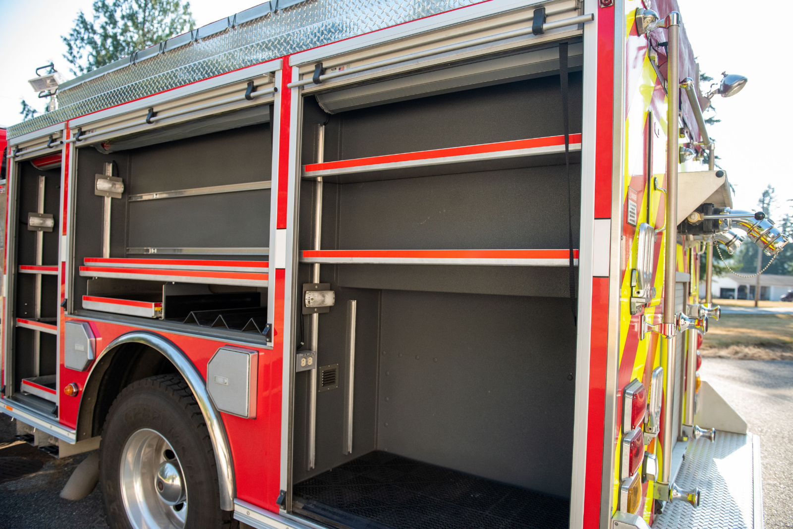 2014 Crimson International 4x4 Pumper - image 24