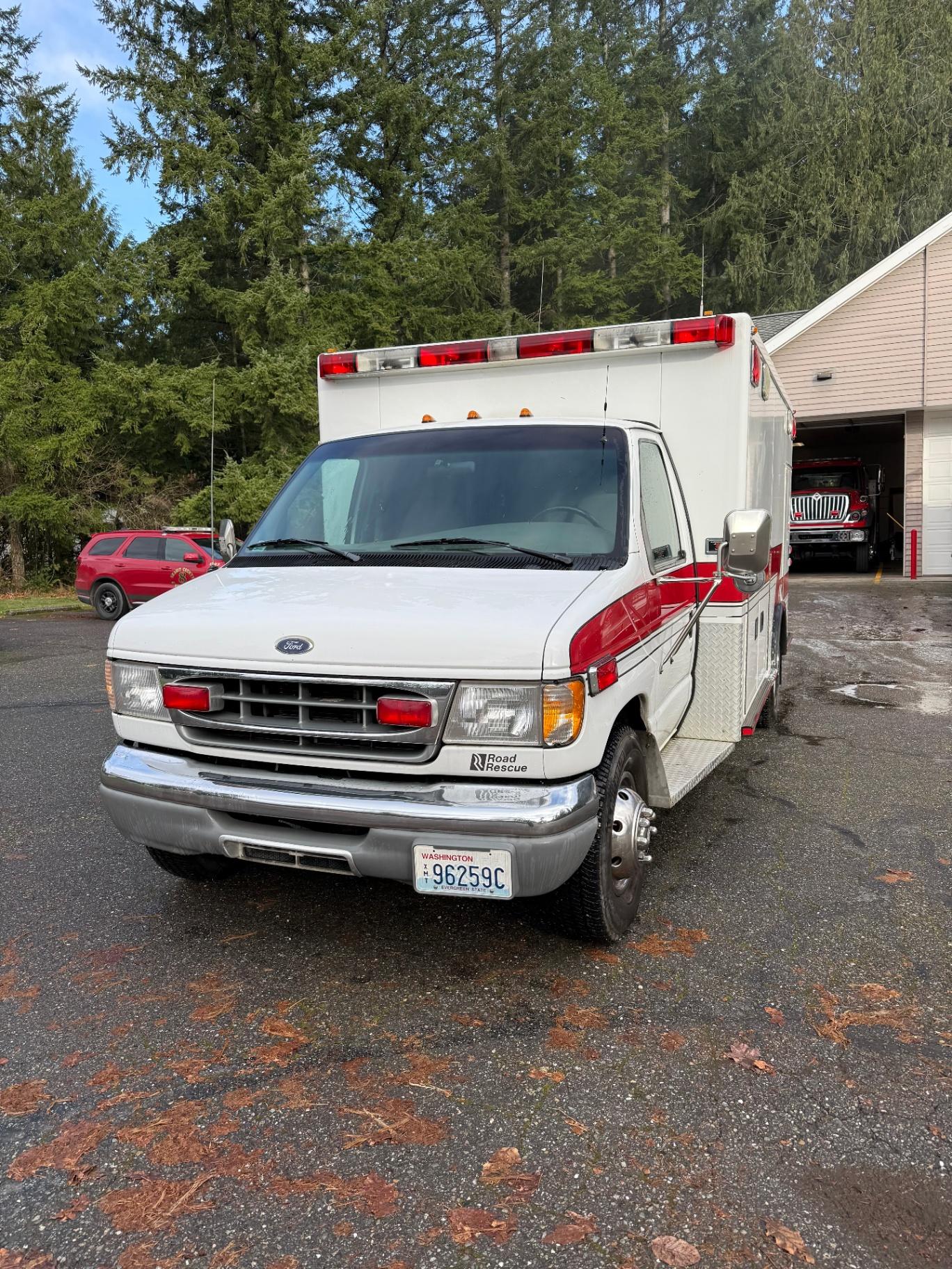 1998 Road Rescue Ford Type I Ambulance - image 2