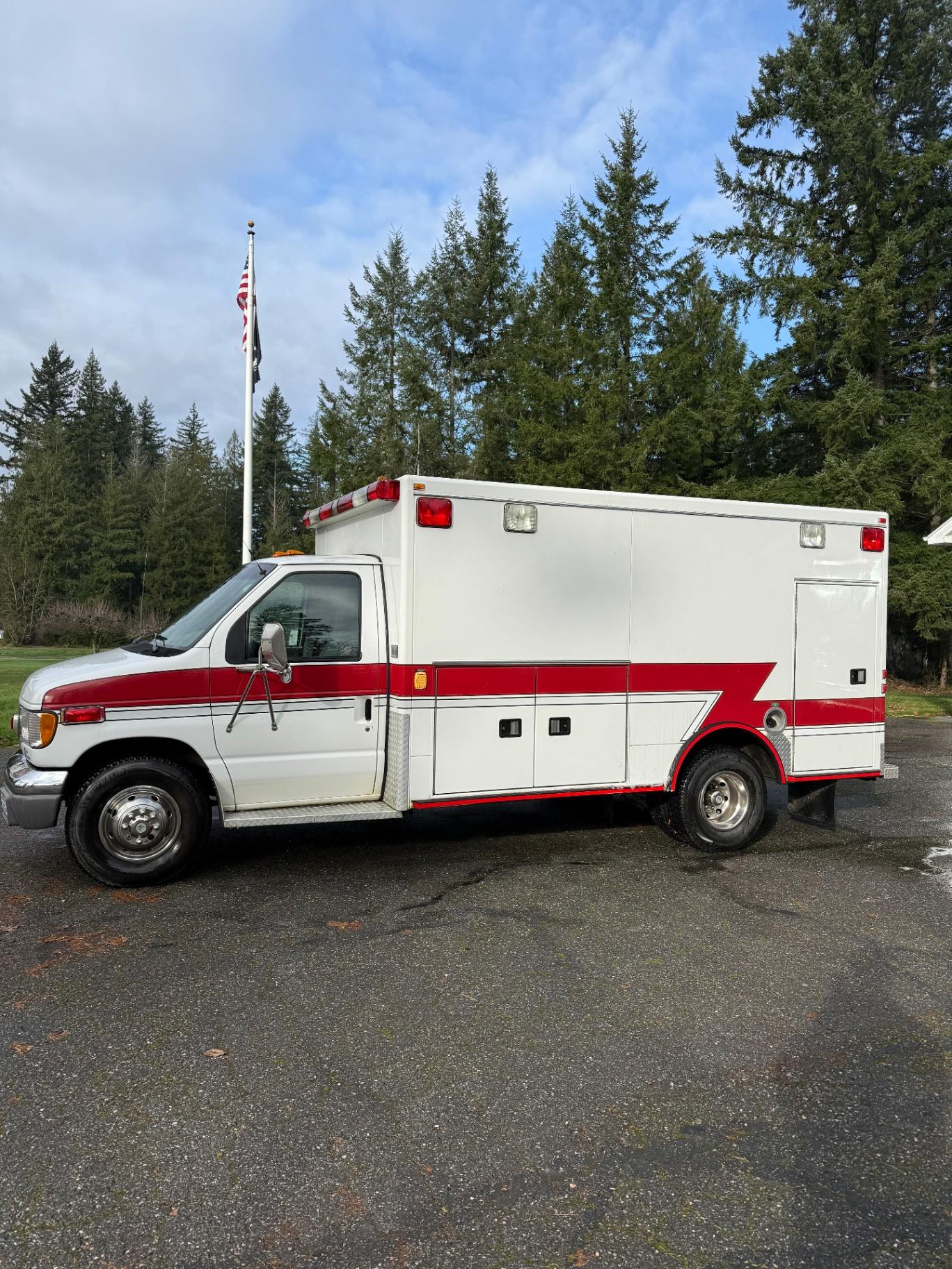 1998 Road Rescue Ford Type I Ambulance - image 3
