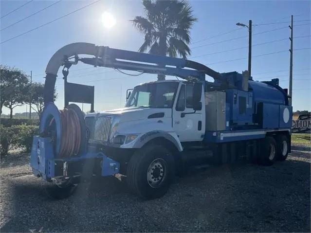 2007 International Vac-Con Hydrovac - image 2