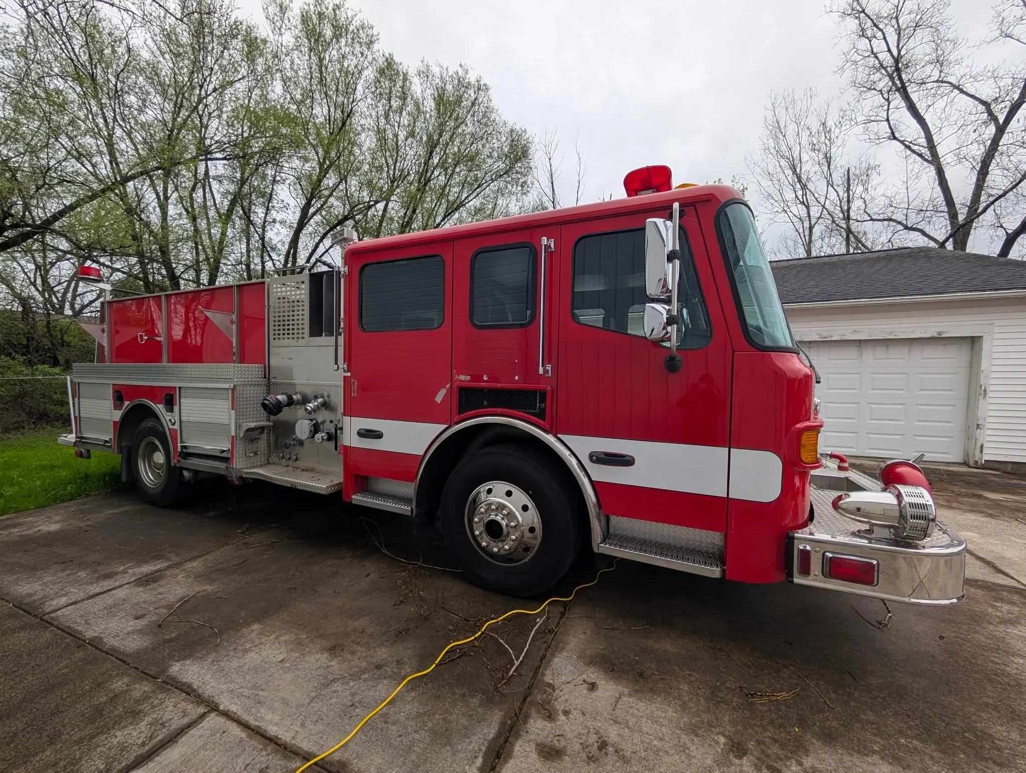 2004 American LaFrance Metropolitan Pumper - image 3