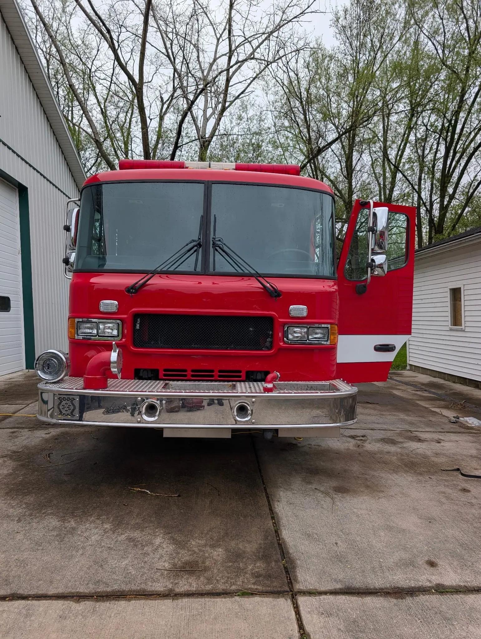 2004 American LaFrance Metropolitan Pumper - image 2