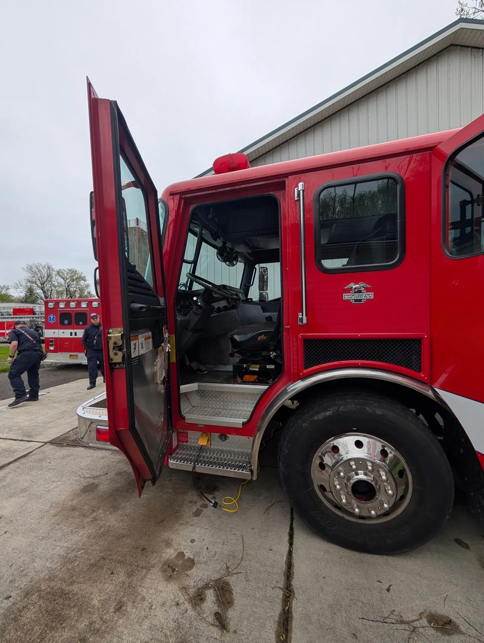 2004 American LaFrance Metropolitan Pumper - image 5