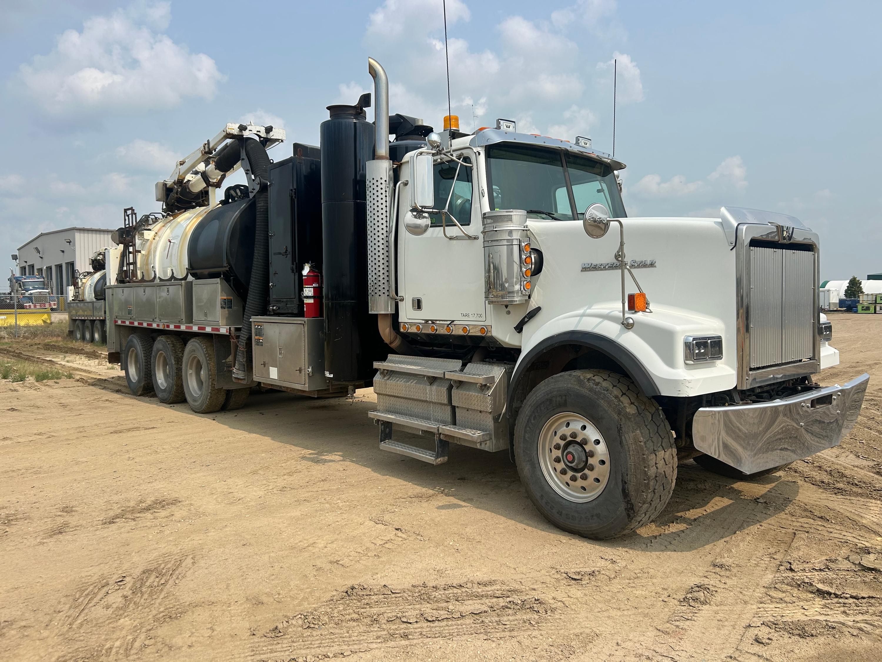 2012 Western Star Vactor Hydrovac - image 2