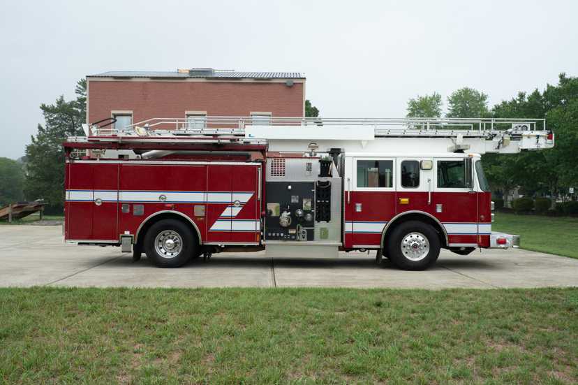2006 Pierce 61' Telesquirt 61' Aerial — photo 7
