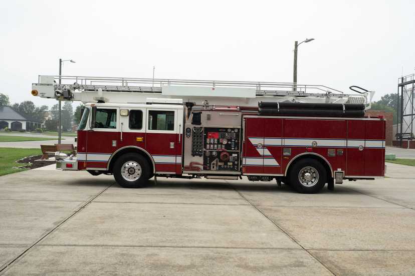 2006 Pierce 61' Telesquirt 61' Aerial — photo 2