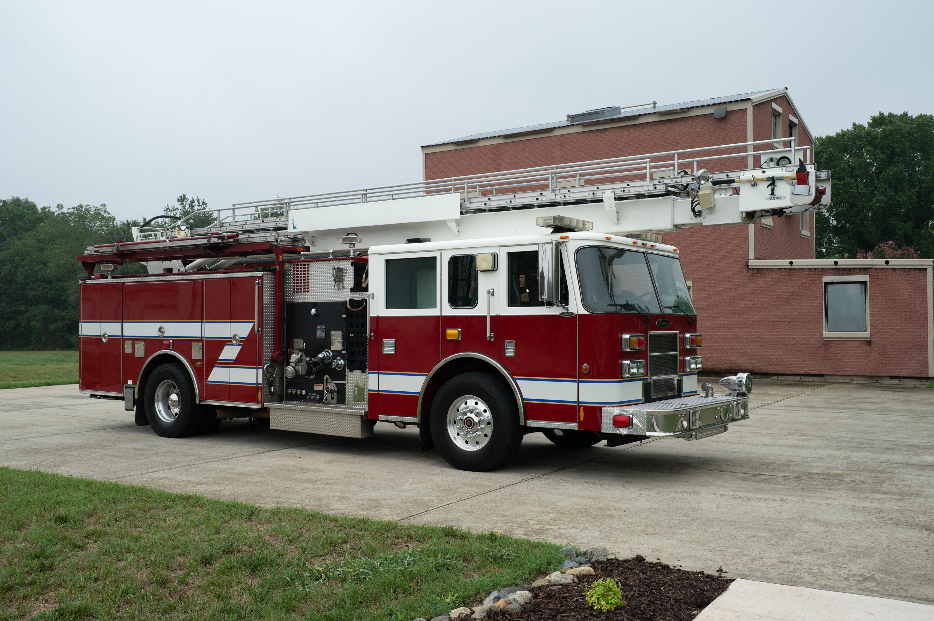 2006 Pierce 61' Telesquirt 61' Aerial - image 13
