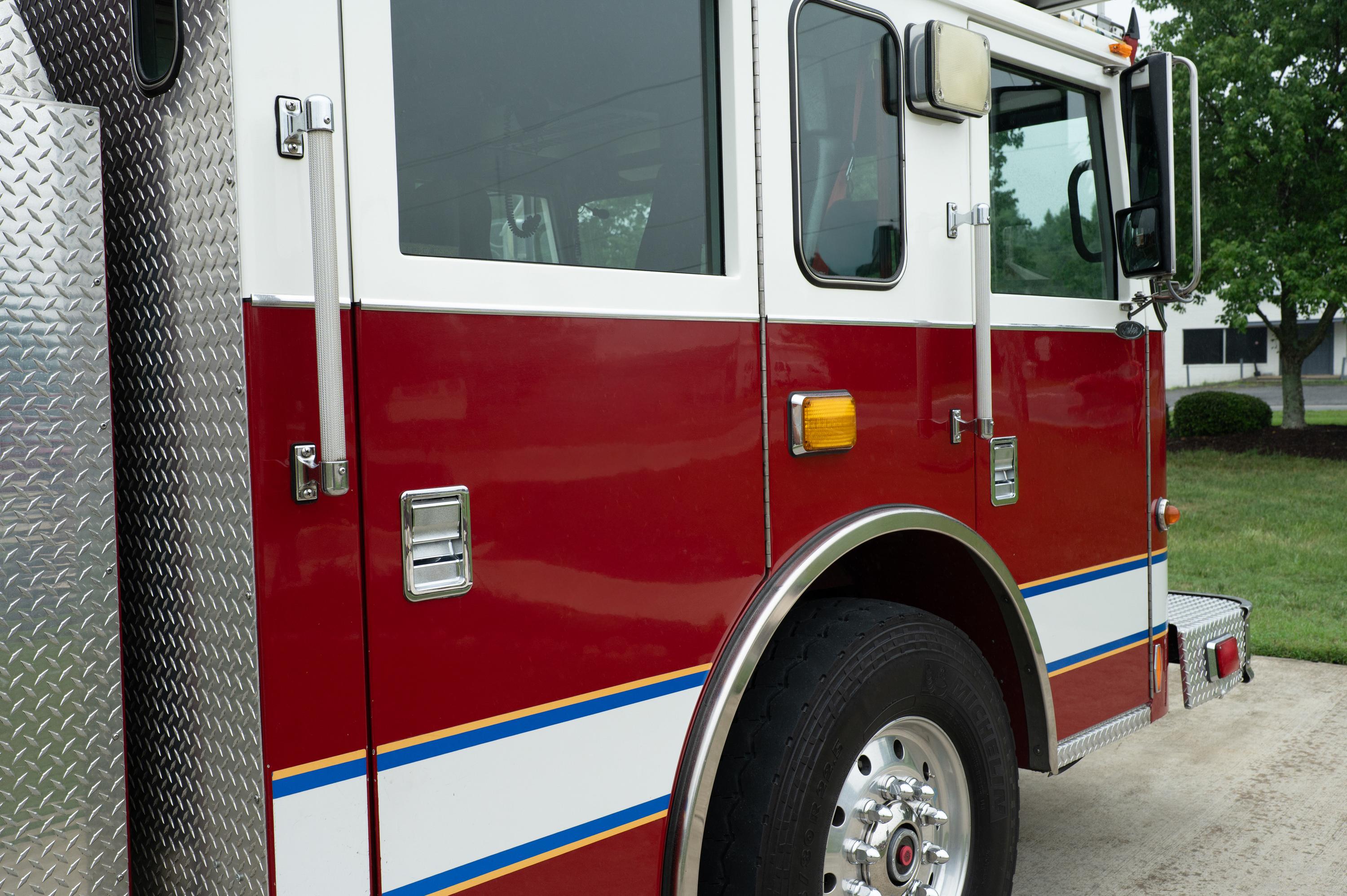 2006 Pierce 61' Telesquirt 61' Aerial - image 16