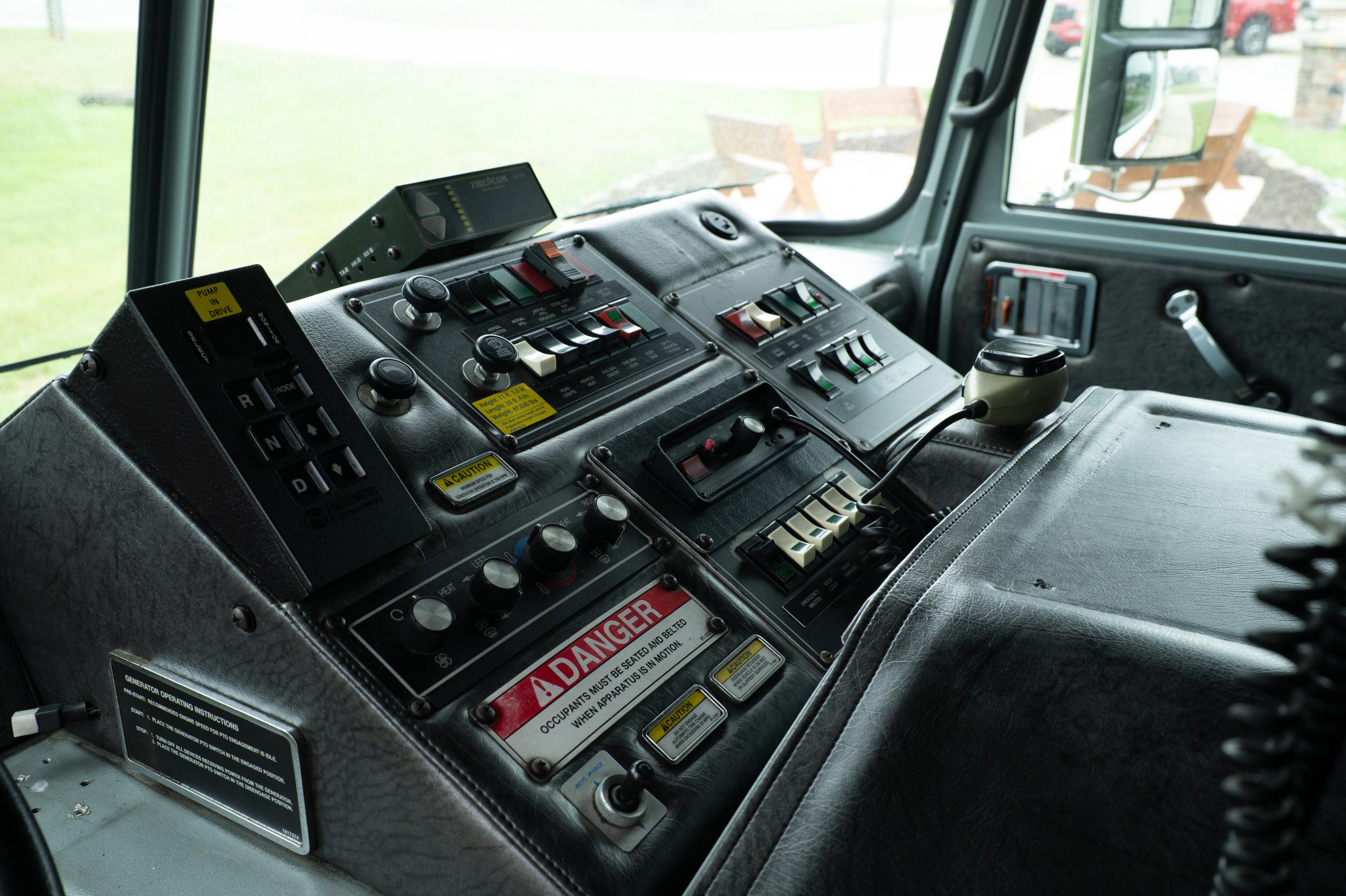 2006 Pierce 61' Telesquirt 61' Aerial - image 50