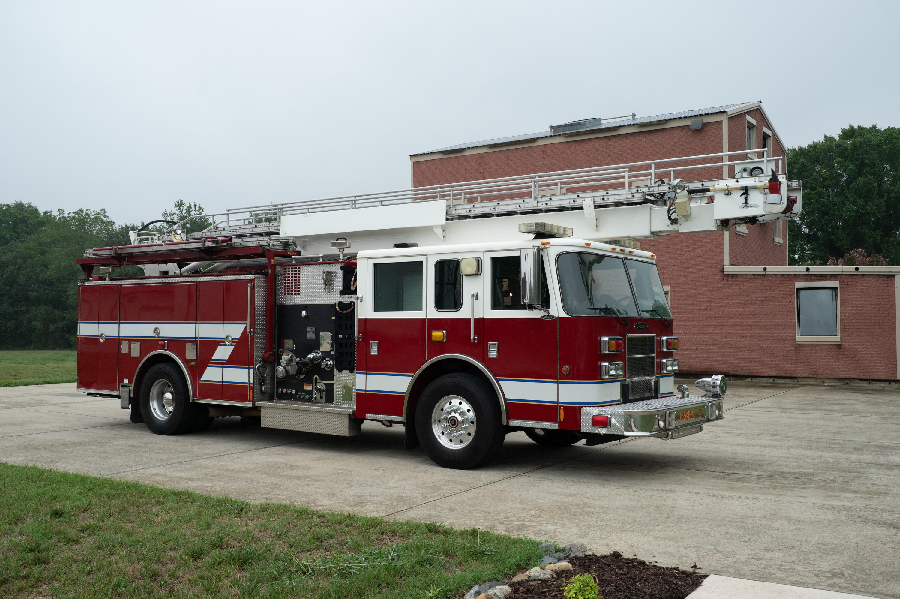 2006 Pierce 61' Telesquirt 61' Aerial - image 11