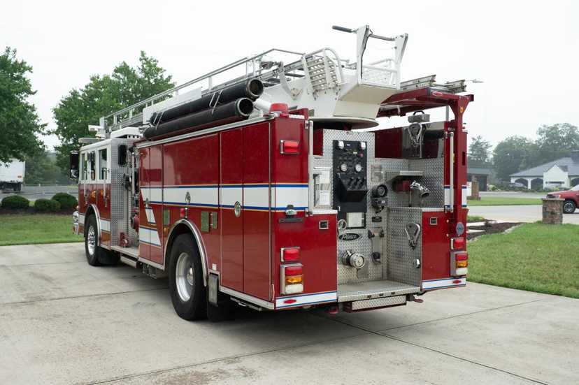 2006 Pierce 61' Telesquirt 61' Aerial — photo 3