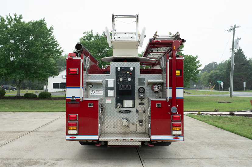 2006 Pierce 61' Telesquirt 61' Aerial — photo 4