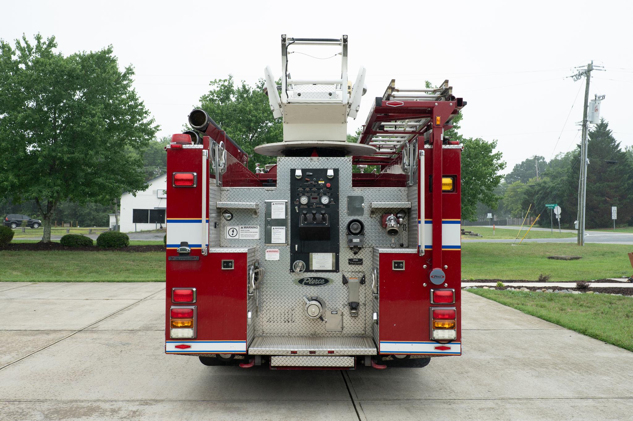 2006 Pierce 61' Telesquirt 61' Aerial - image 4