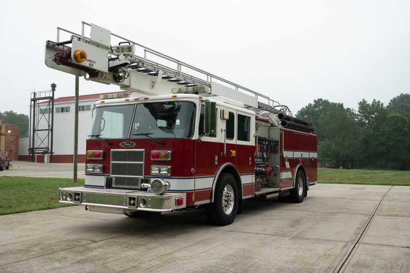 2006 Pierce 61' Telesquirt 61' Aerial