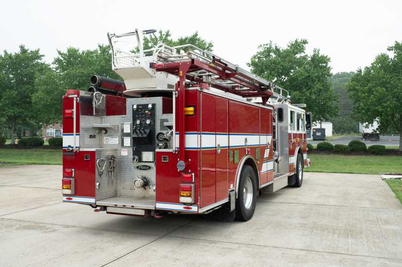 2006 Pierce 61' Telesquirt 61' Aerial — photo 5