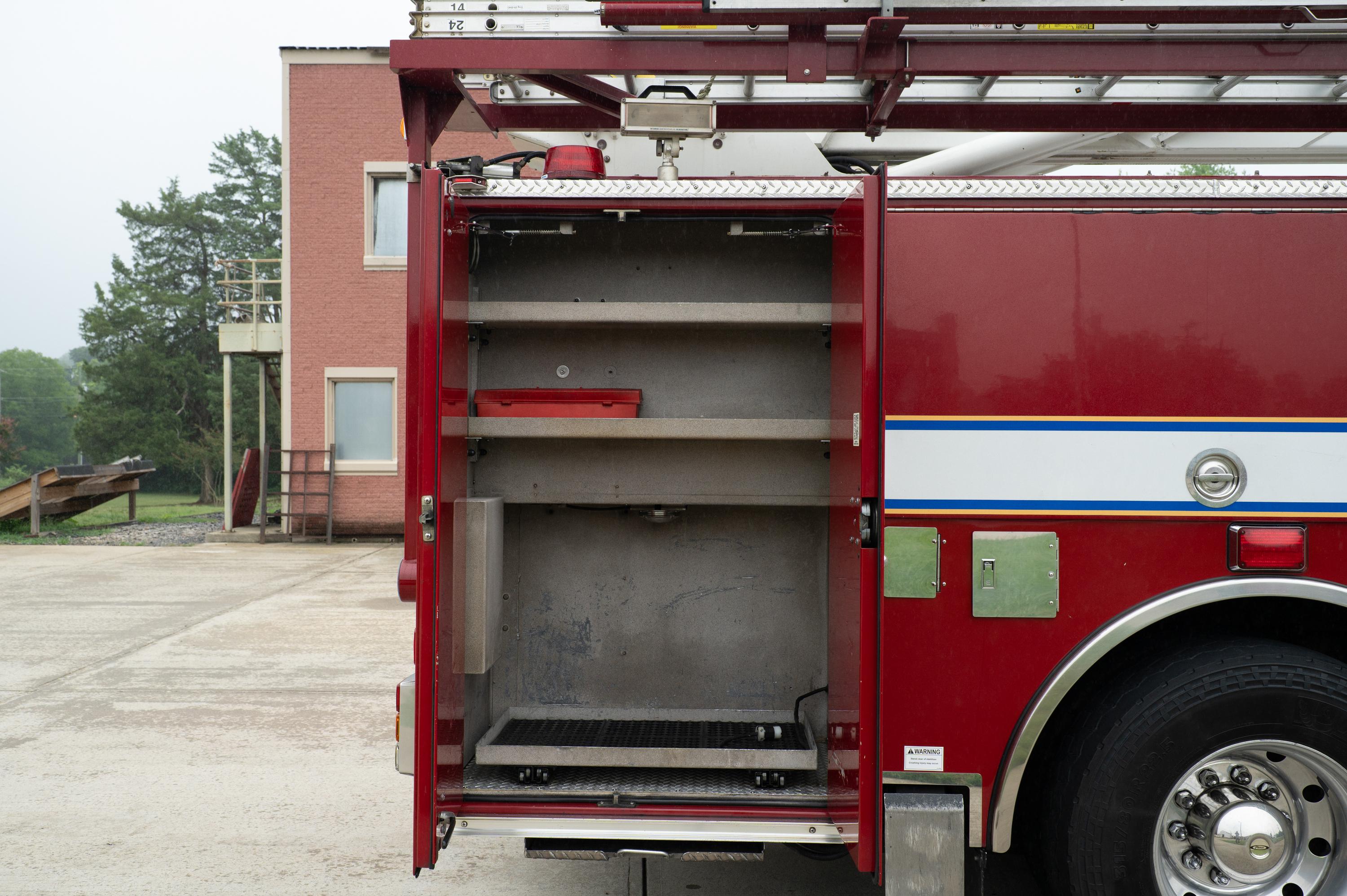 2006 Pierce 61' Telesquirt 61' Aerial - image 30