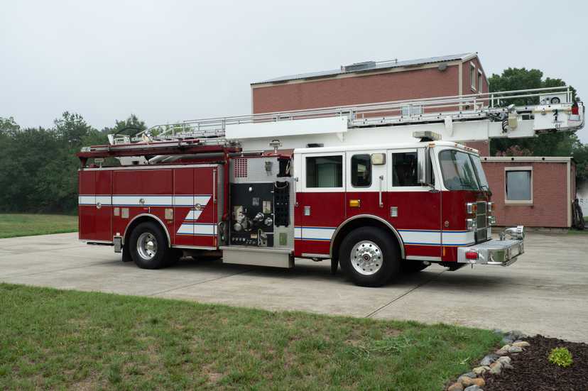 2006 Pierce 61' Telesquirt 61' Aerial — photo 8